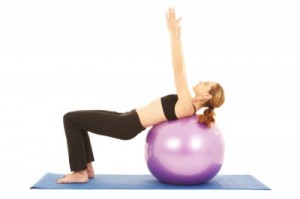 mulher-bola-pilates