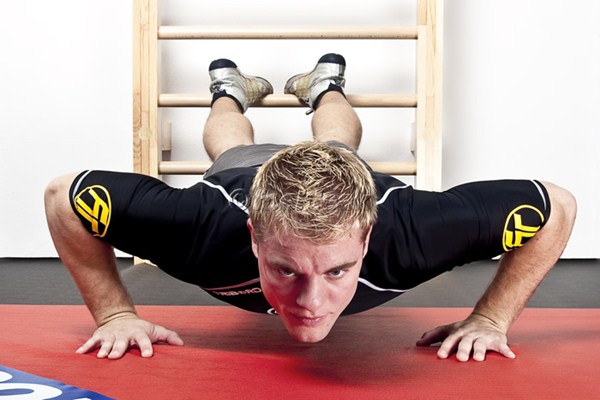 exercicio flexão braço espaldar